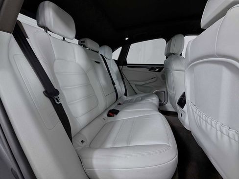 Used 2018 Porsche Macan Turbo image 29