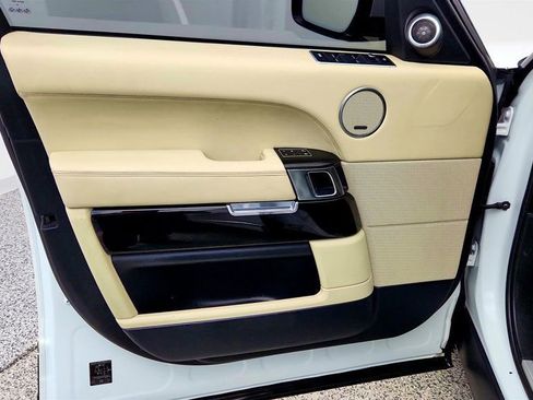 Used 2016 Land Rover Range Rover HSE image 11