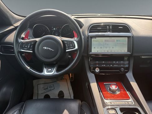 Used 2019 Jaguar F-PACE R-Sport image 10