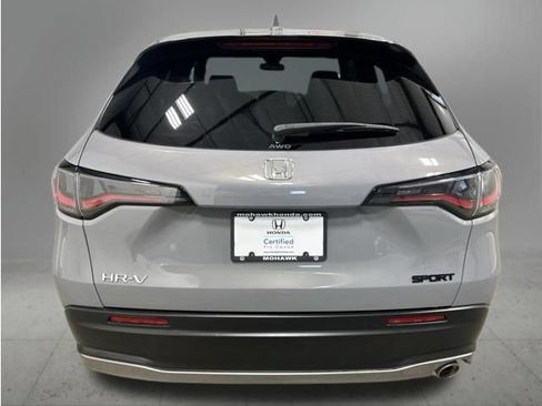 Certified 2025 Honda HR-V Sport image 5