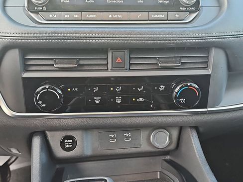 Used 2024 Nissan Rogue S AWD/4WD image 21