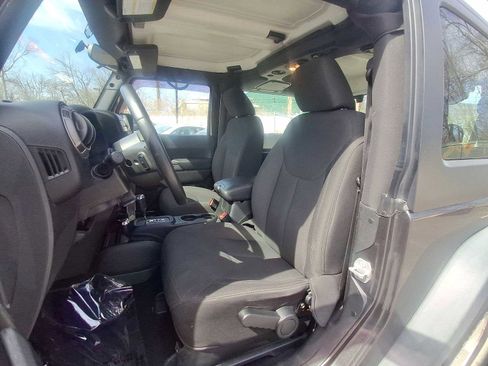 Used 2018 Jeep Wrangler Sport AWD/4WD image 11