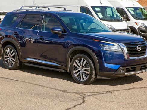 Used 2022 Nissan Pathfinder Platinum w/ Lighting Package (N93) AWD/4WD image 1