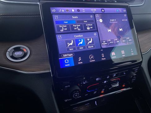 Used 2025 Jeep Grand Cherokee Summit w/ Obsidian Package image 5