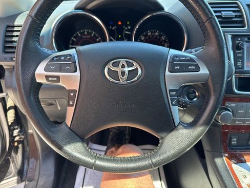 Used 2013 Toyota Highlander Limited AWD/4WD image 27