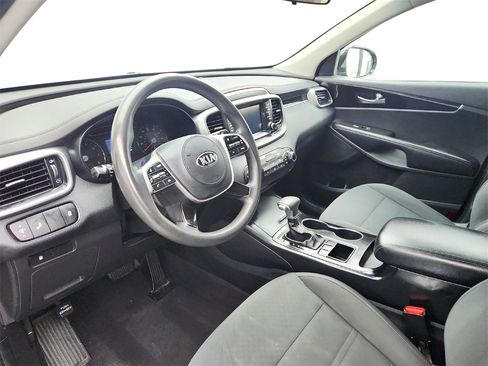 Used 2020 Kia Sorento LX image 10