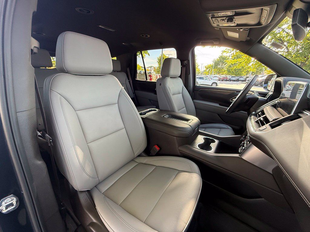 Used 2024 Chevrolet Tahoe LT w/ Luxury Package AWD/4WD image 32