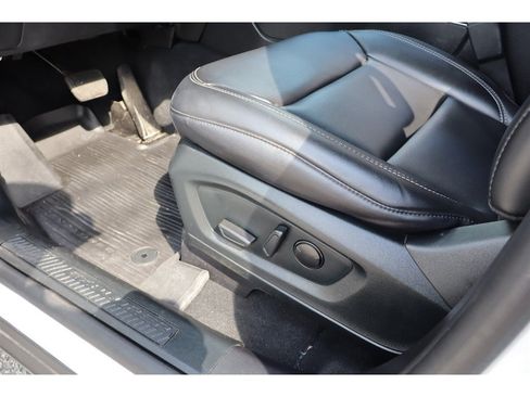 Used 2022 Ford Explorer XLT w/ Equipment Group 202A RWD image 18