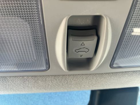 Used 2025 Hyundai Venue SEL FWD image 19
