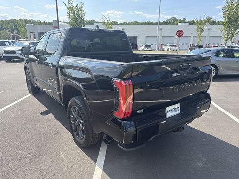 Used 2024 Toyota Tundra Platinum AWD/4WD image 8