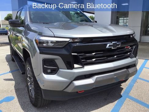 Used 2023 Chevrolet Colorado Z71 w/ Z71 Convenience Package 2 AWD/4WD image 3