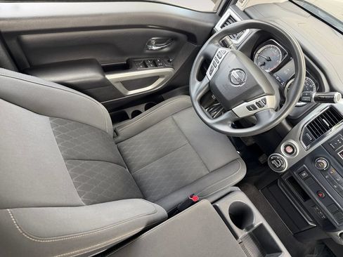Used 2019 Nissan Titan SV AWD/4WD image 15