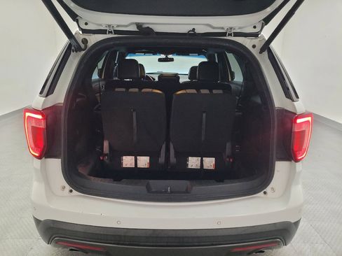 Used 2017 Ford Explorer XLT w/ Equipment Group 202A FWD image 29