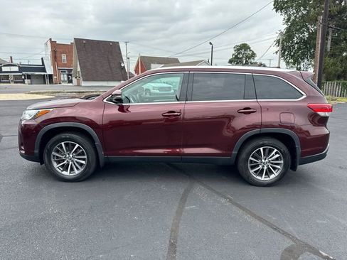 Used 2019 Toyota Highlander XLE AWD/4WD image 4