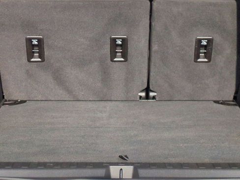 Used 2019 Chevrolet Equinox LT w/ Driver Convenience Package image 40