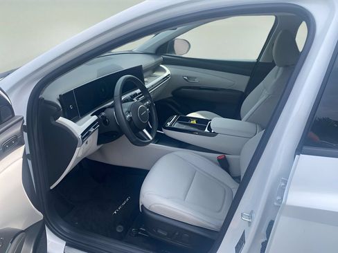 Used 2025 Hyundai Tucson Limited AWD/4WD image 16