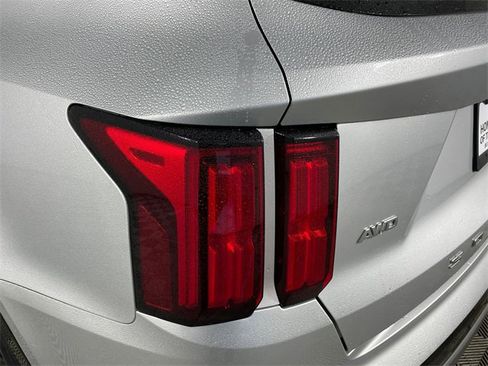 Used 2022 Kia Sorento SX image 18