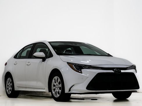 Used 2022 Toyota Corolla LE image 1
