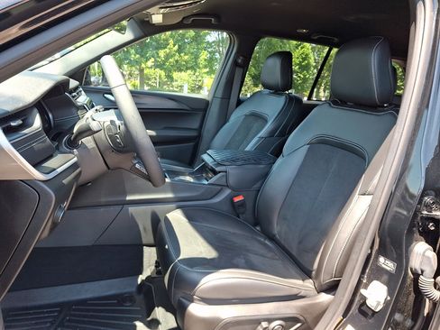 Certified 2025 Jeep Grand Cherokee Altitude AWD/4WD image 24