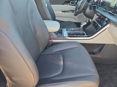 Certified 2023 Kia Carnival EX image 25