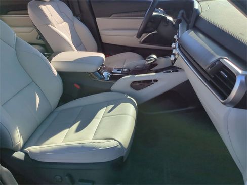 Certified 2025 Kia Telluride EX w/ EX Captain's Chair Package image 28