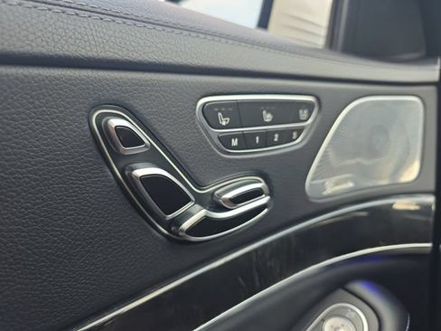 Used 2020 Mercedes-Benz S 560 4MATIC Sedan image 33