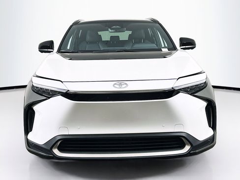 Used 2024 Toyota bZ4X FWD image 2