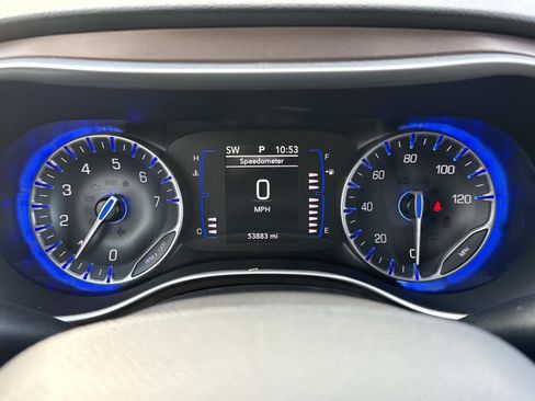 Used 2023 Chrysler Voyager LX image 17