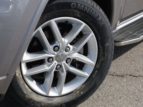 Used 2017 Jeep Grand Cherokee Altitude image 15