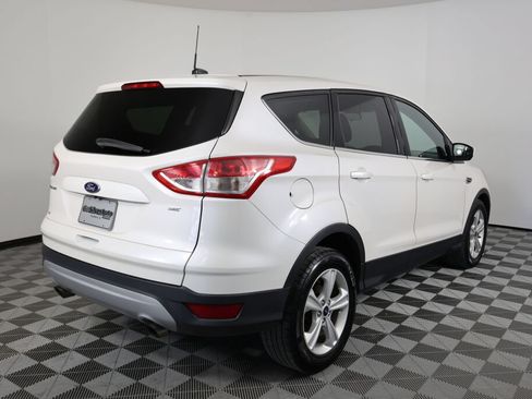 Used 2016 Ford Escape SE FWD image 2