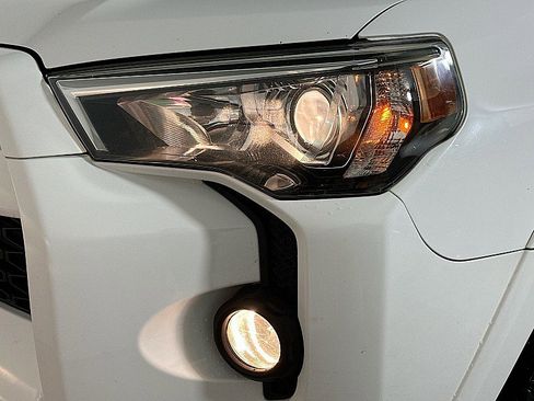 Used 2017 Toyota 4Runner SR5 Premium image 34