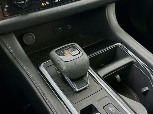 Used 2024 Nissan Pathfinder SV image 24