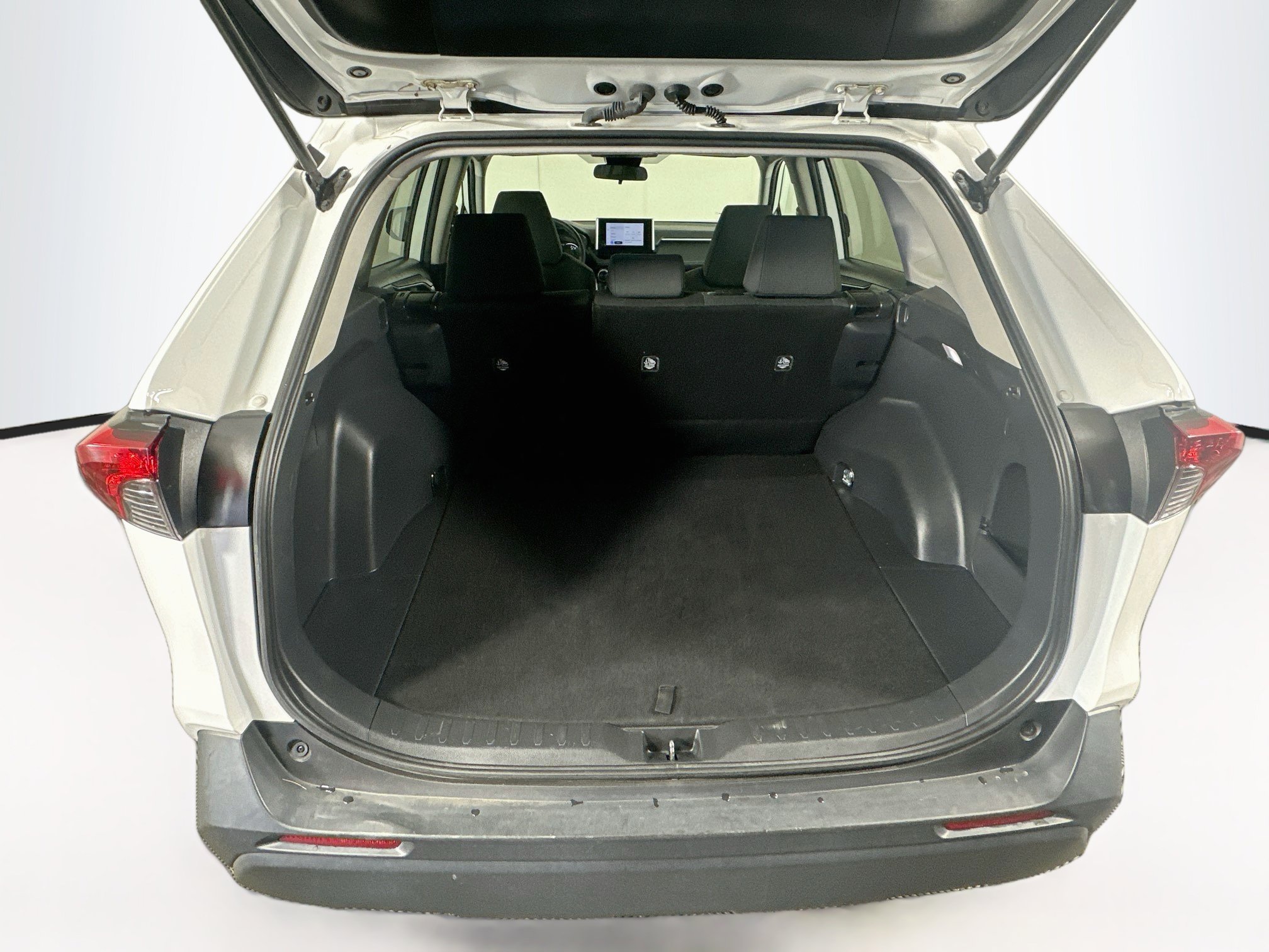 Used 2024 Toyota RAV4 LE AWD/4WD image 27