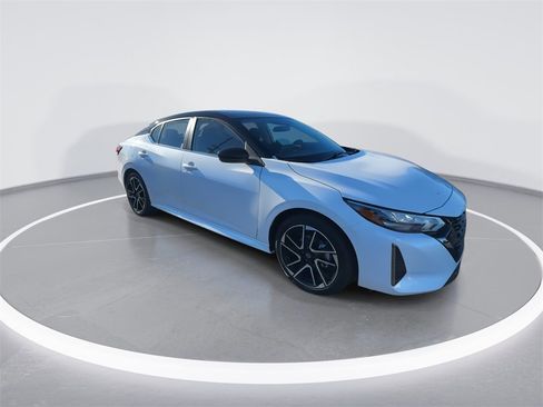 New 2025 Nissan Sentra SR image 2