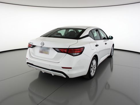 Used 2025 Nissan Sentra S image 9