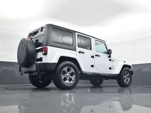 Used 2016 Jeep Wrangler Unlimited Sahara AWD/4WD image 25