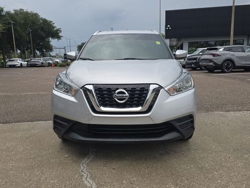 Used 2018 Nissan Kicks SV w/ Exterior Electronics Package FWD image 3