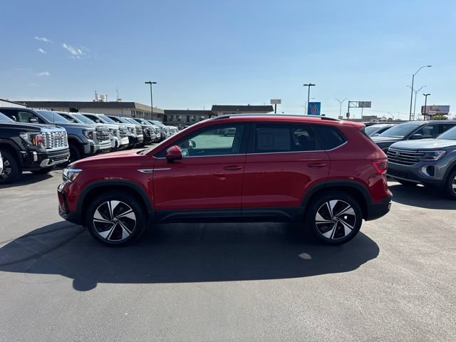 Used 2024 Volkswagen Taos SE w/ Panoramic Sunroof Package AWD/4WD image 7