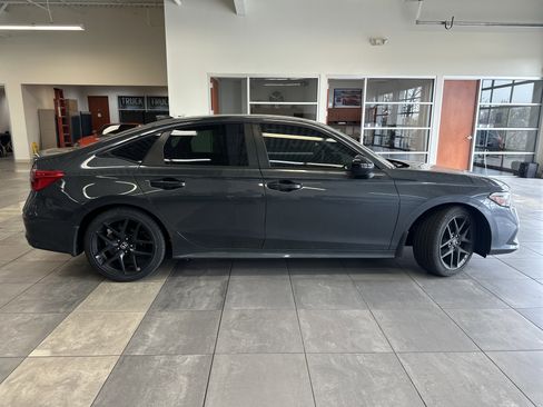 Used 2024 Honda Civic Sport image 9