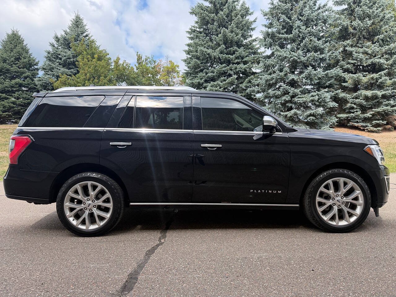 Used 2019 Ford Expedition Platinum AWD/4WD image 7