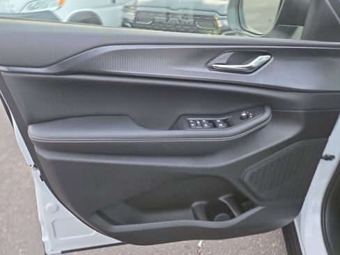 New 2025 Jeep Grand Cherokee L Laredo w/ Luxury Tech Group I image 5