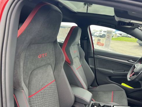 New 2026 Volkswagen GTI SE FWD image 32