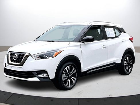 Used 2019 Nissan Kicks SR w/ SR Premium Package image 4