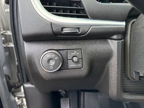 Used 2015 Chevrolet Traverse LT FWD image 25