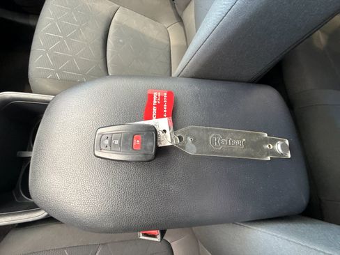 Used 2025 Toyota RAV4 XLE image 9