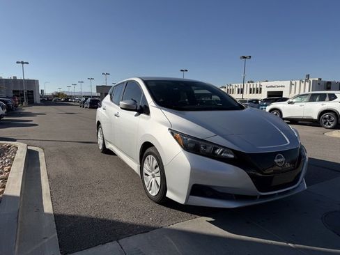 Used 2024 Nissan Leaf S image 4
