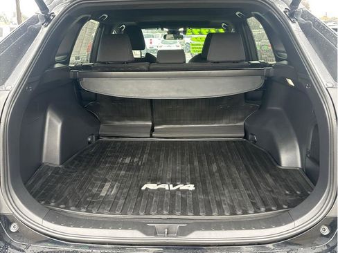 Used 2022 Toyota RAV4 SE image 7
