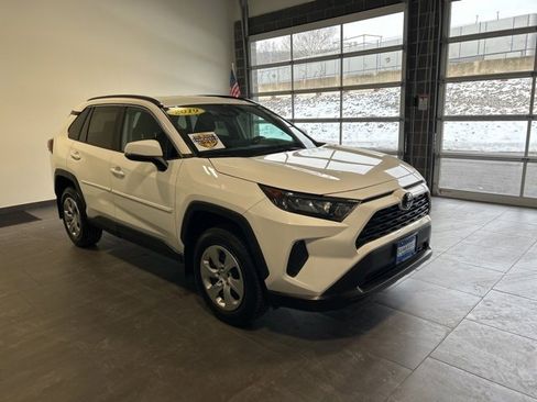 Used 2019 Toyota RAV4 LE image 8