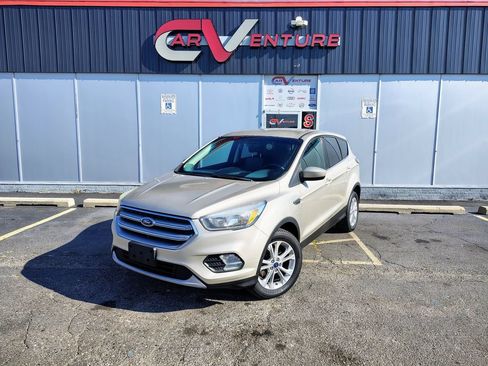 Used 2017 Ford Escape SE FWD image 1