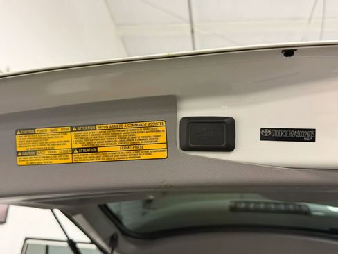 Used 2010 Toyota Highlander Limited image 23